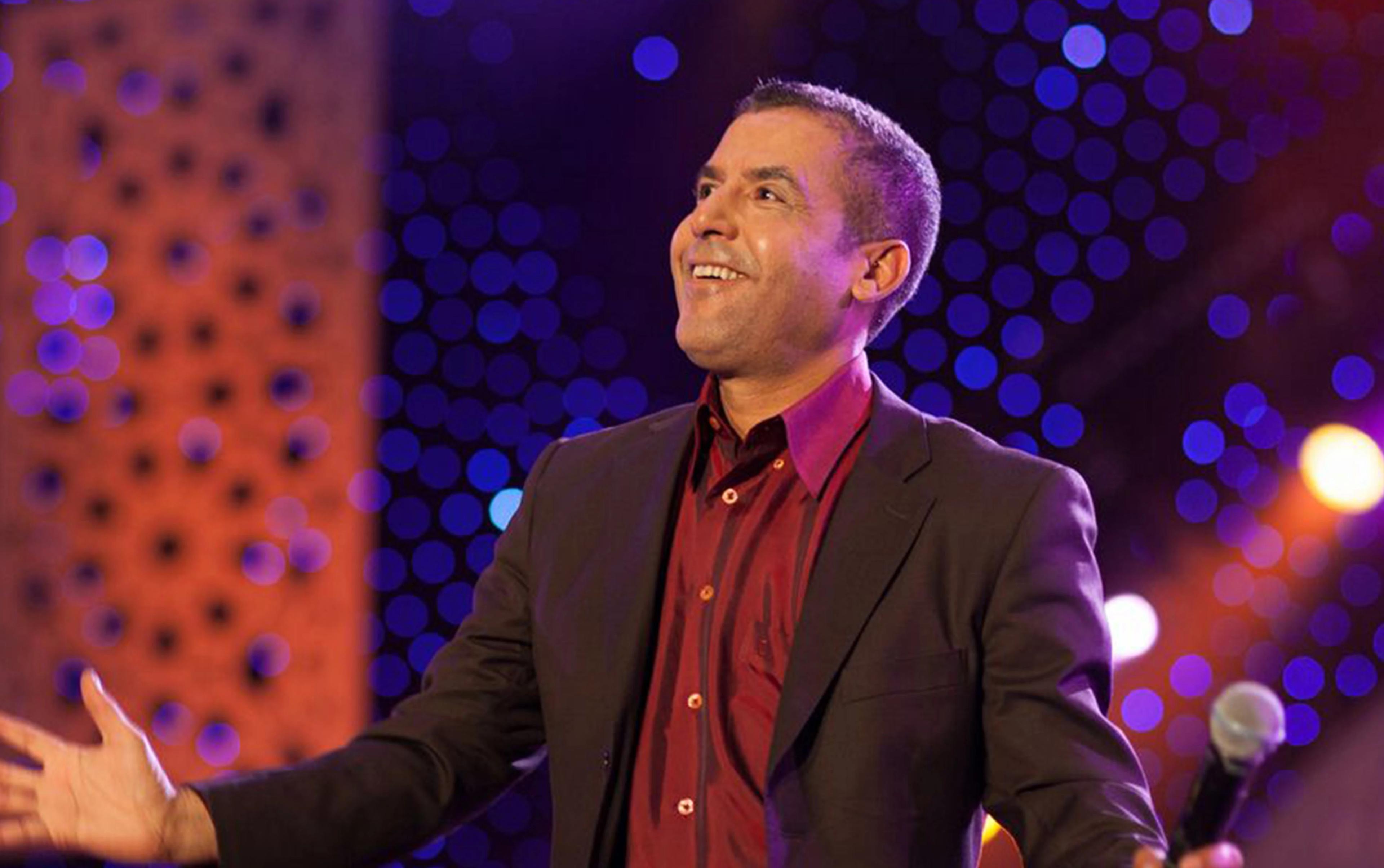 الشاب مامي يرجع من جديد ويتألق في مهرجان الحمامات بتونس رغم الجدل