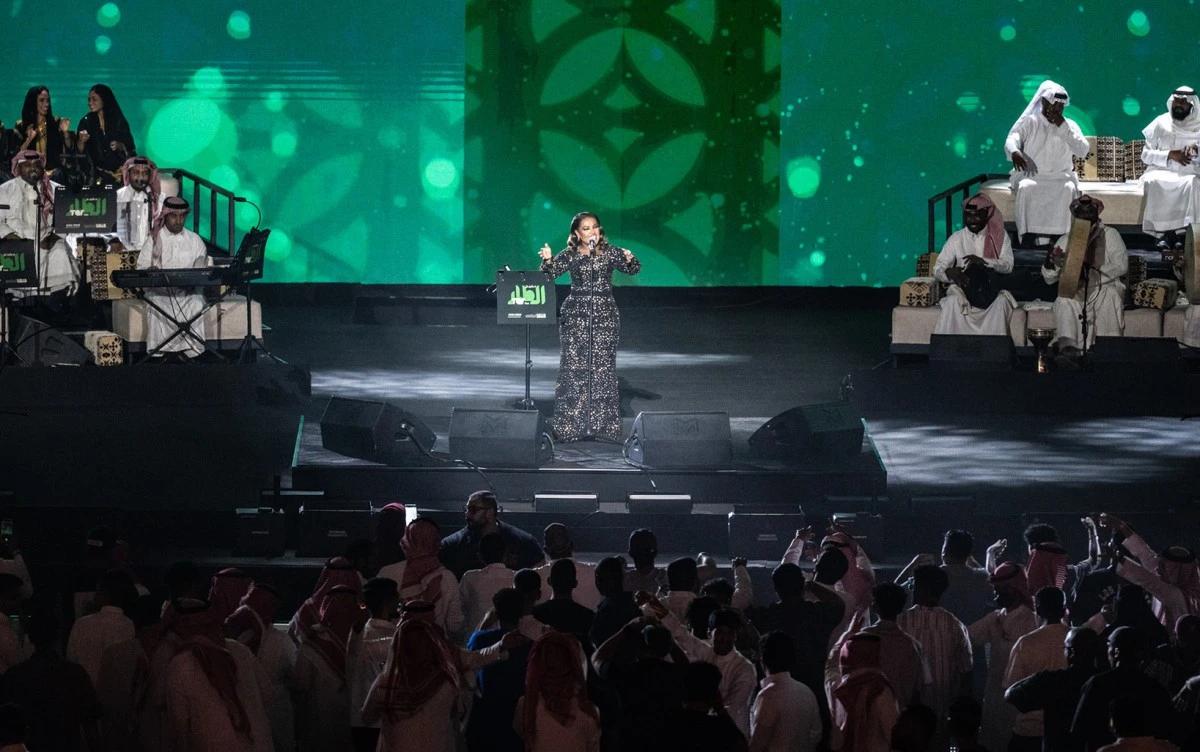 الفنانة همس فكري في مهرجان الطار على مسرح أبو بكر سالم 