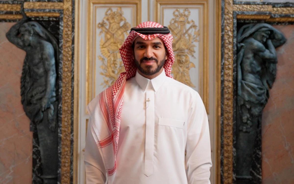 تعرفوا على رئاب أحمد: أول مايسترو سعودي في قيادة الأوركسترا والكورال الوطني