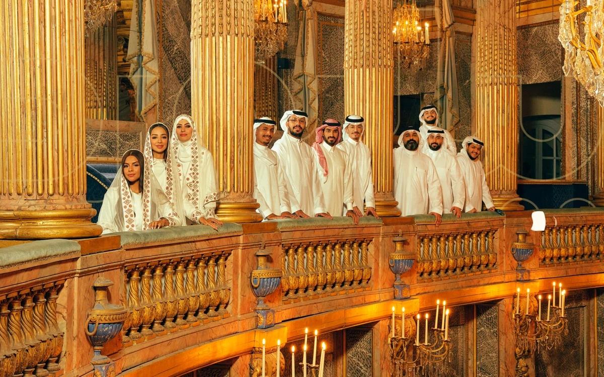أفراد من الأوركسترا والكورال السعودي