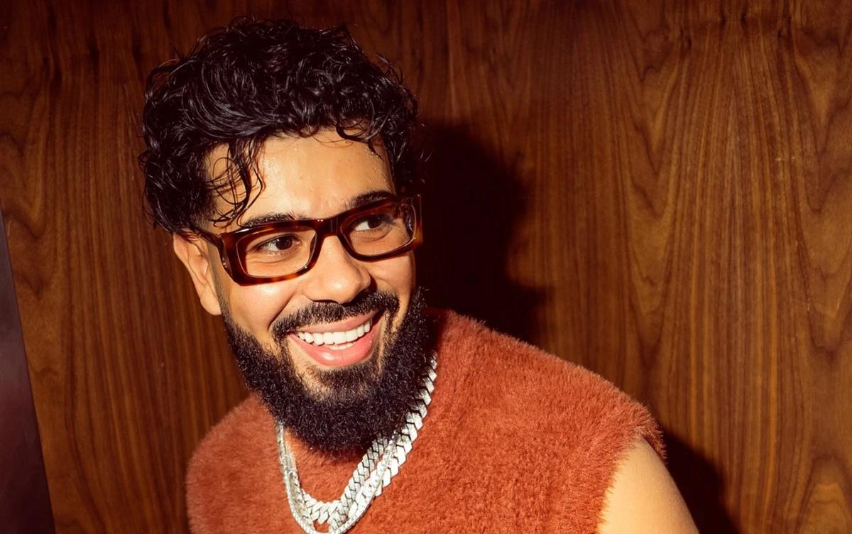 ديستانكت يشاركنا كواليس صناعة "يما".. أغنيته التي تصدرت هوت 100 خلال أسبوع!