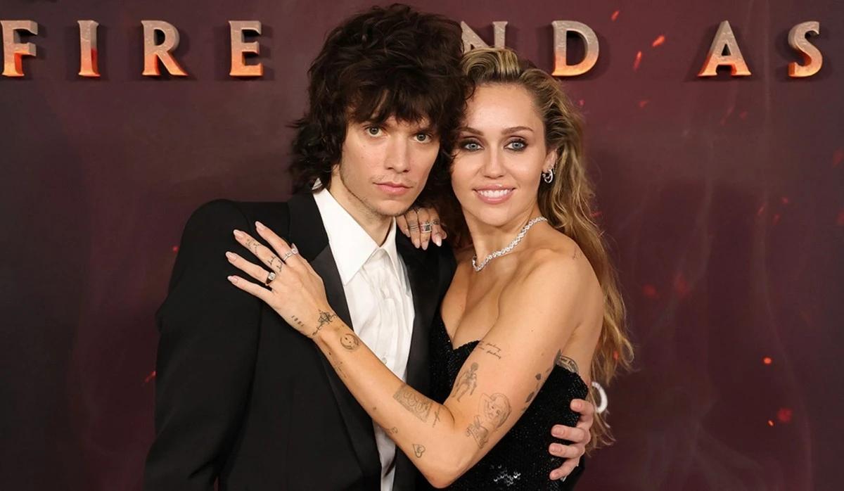 مايلي سايرس تعلن خطوبتها على ماكس موراندو بعد أربع سنوات من الارتباط