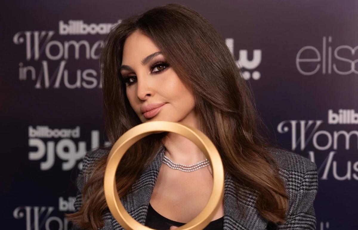 بيلبورد عربية تشارك إليسا احتفالها بعد نيلها هذا العام جائزة Woman In Music