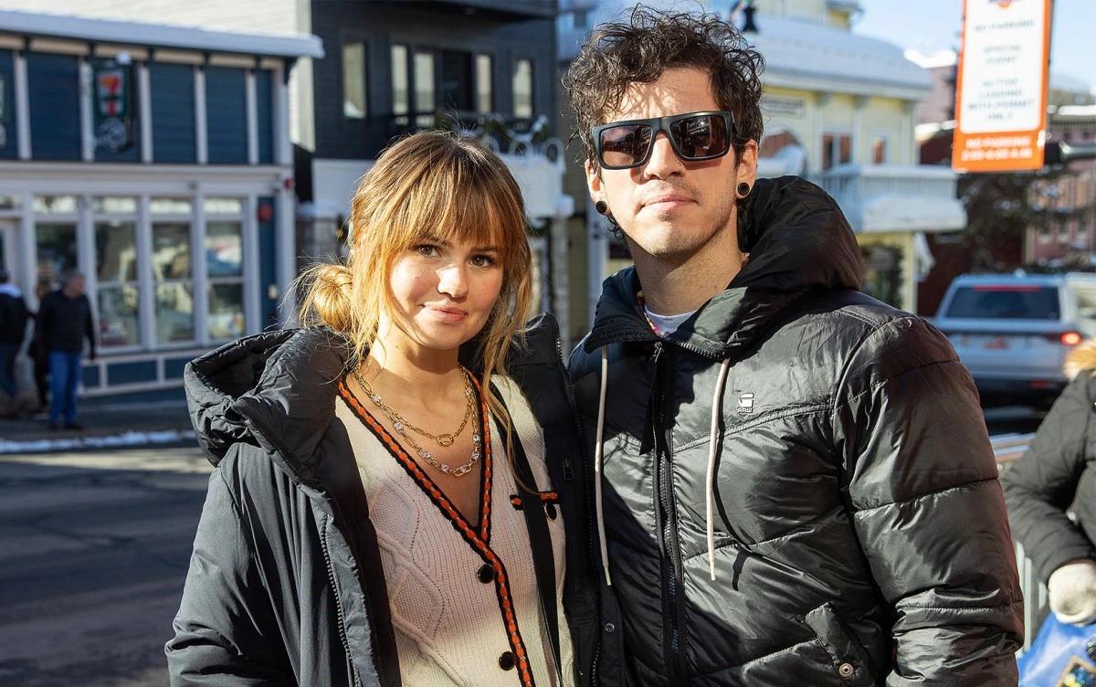 لحظات دافئة ومؤثرة بين ديبلي رايان وجوش دن مع استقبال مولودهما الأول