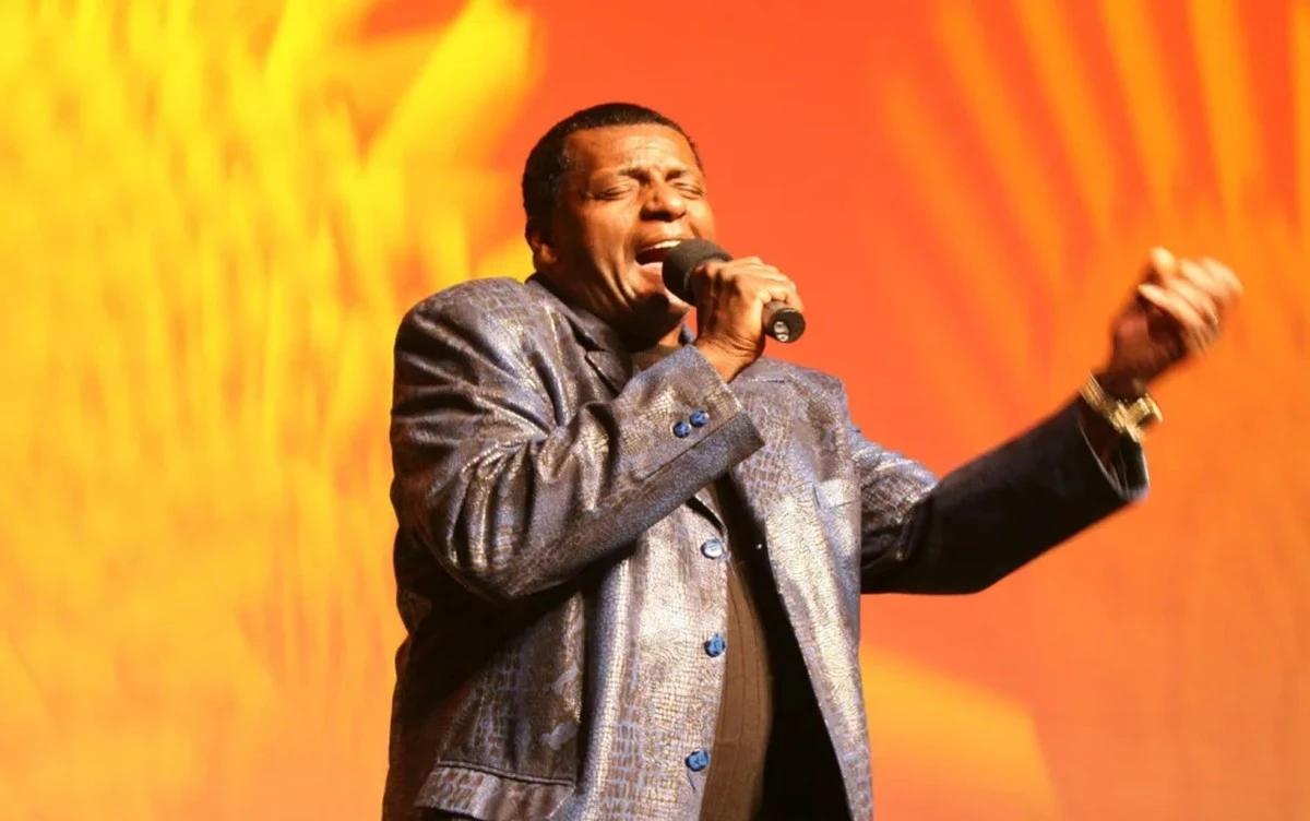 كارل كارلتون، نجم موسيقى الآر-أند-بي، يرحل عن 72 عامًا