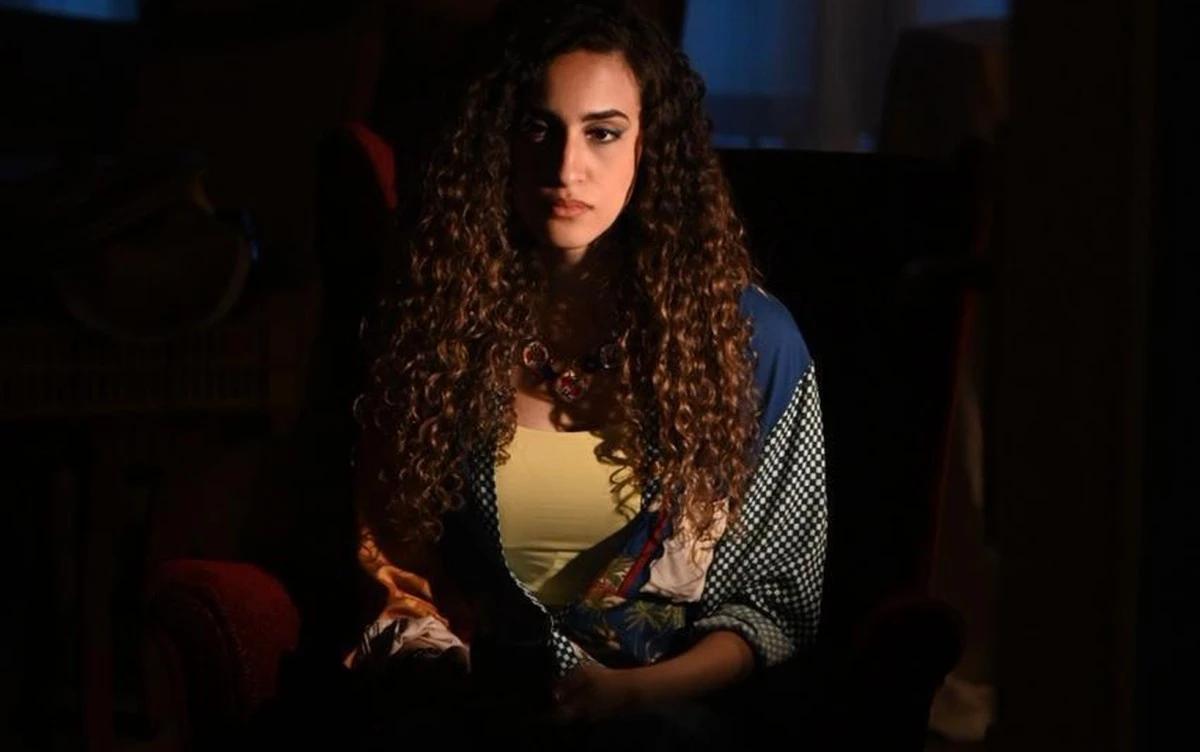 دنيا وائل في مسلسل "ميدتيرم": تشارك بصوتها وكلماتها وألحانها إلى جانب التمثيل