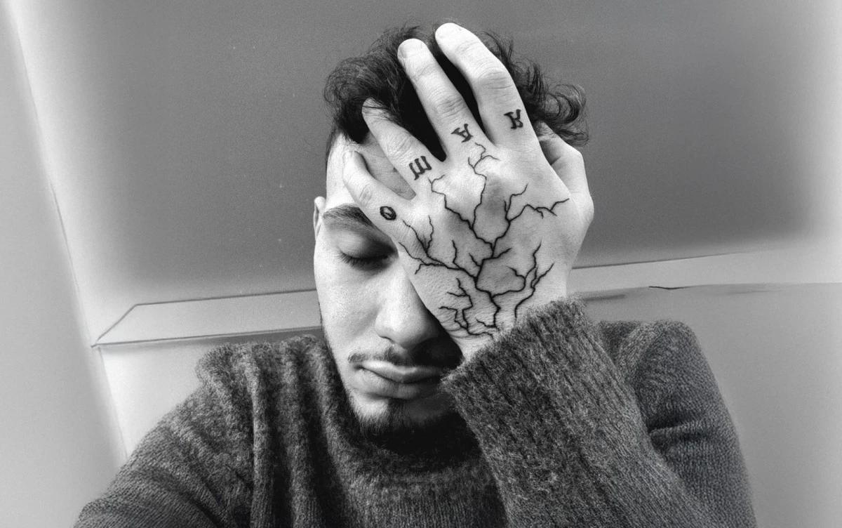 الشامي يخلد ذكرى شقيقه بوشم ورسالة مؤثرة