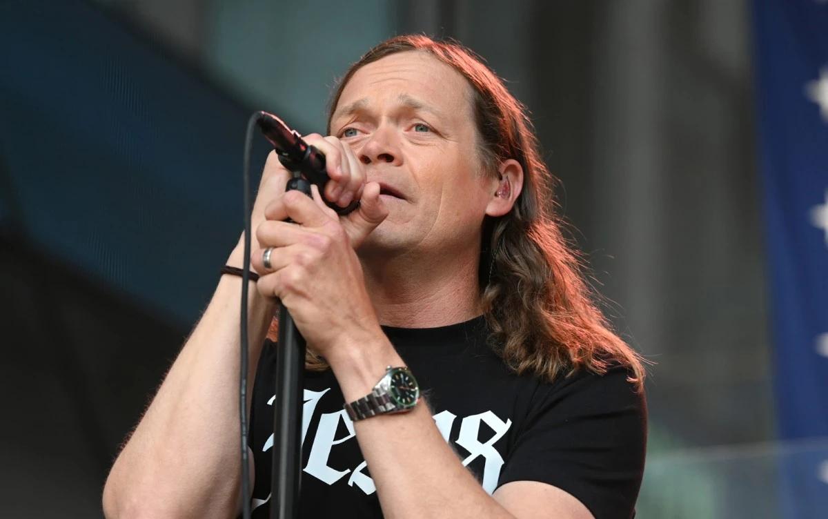 وفاة براد أرنولد مؤسس فرقة 3 Doors Down