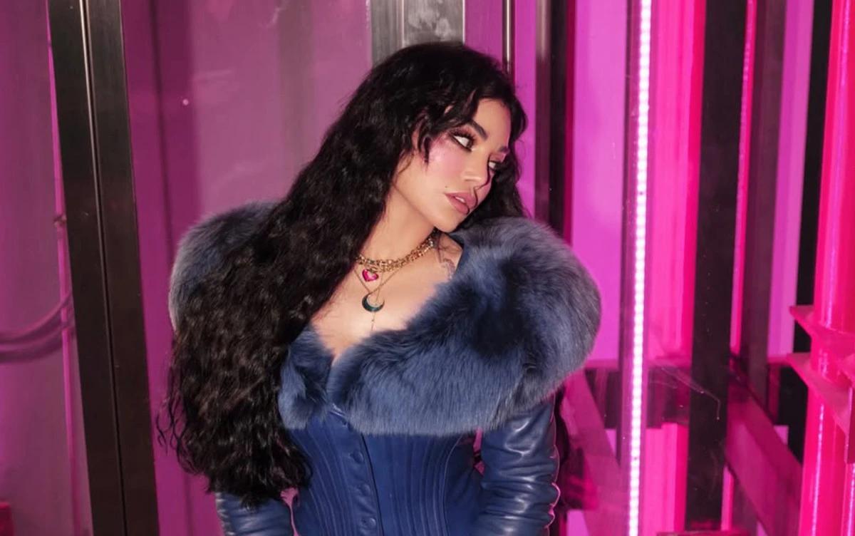 هيفاء وهبي في عيد ميلادها: "تريند سيتير" عابرة للأجيال وأيقونة الـ Modest Glamour