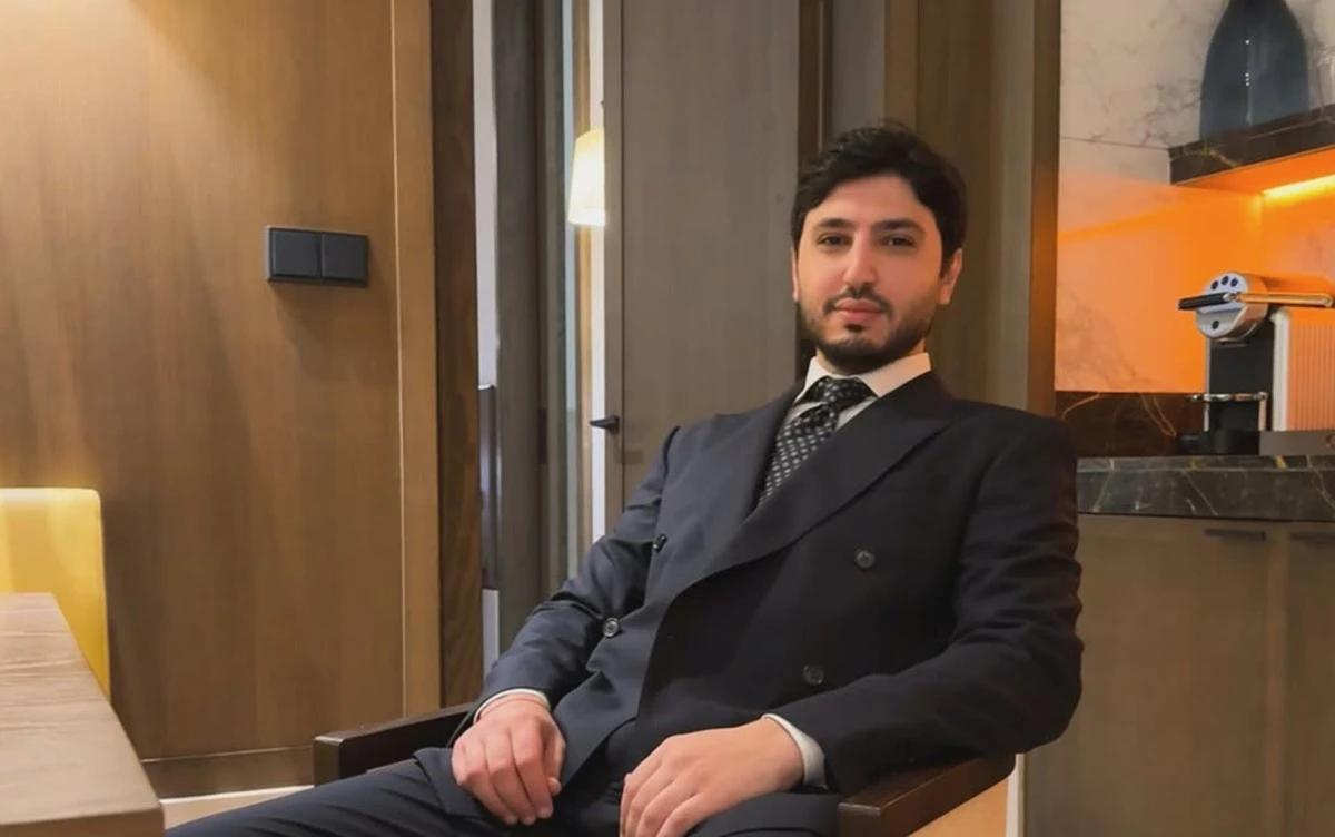 محمد فضل شاكر يثير تساؤلات الجمهور بصورة من المستشفى