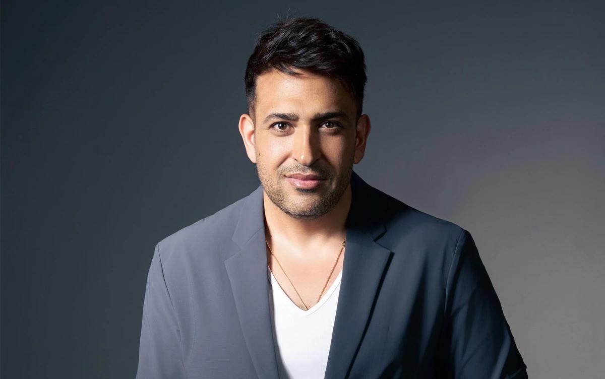 الشاعر تامر حسين يكشف لبيلبورد مفاجآت مع عمرو دياب ومحمد حماقي ورامي صبري وآخرين