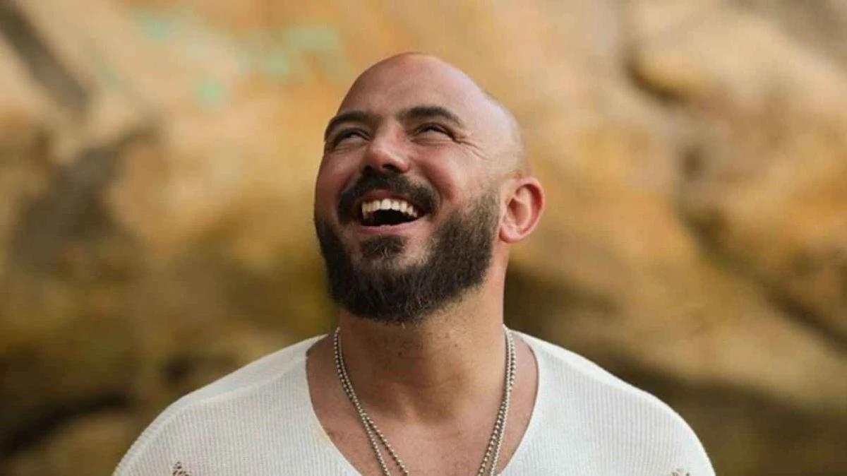 بعد "كلكوا فلة".. استعدادات محمود العسيلي لصيف 2026 تبدأ مبكرًا