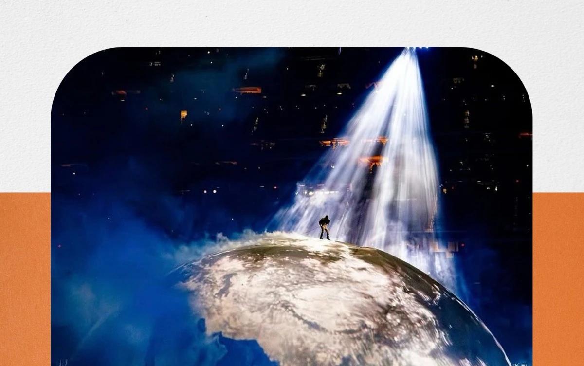 يي يعود للعروض الحية بعد 5 سنوات من SoFi Stadium