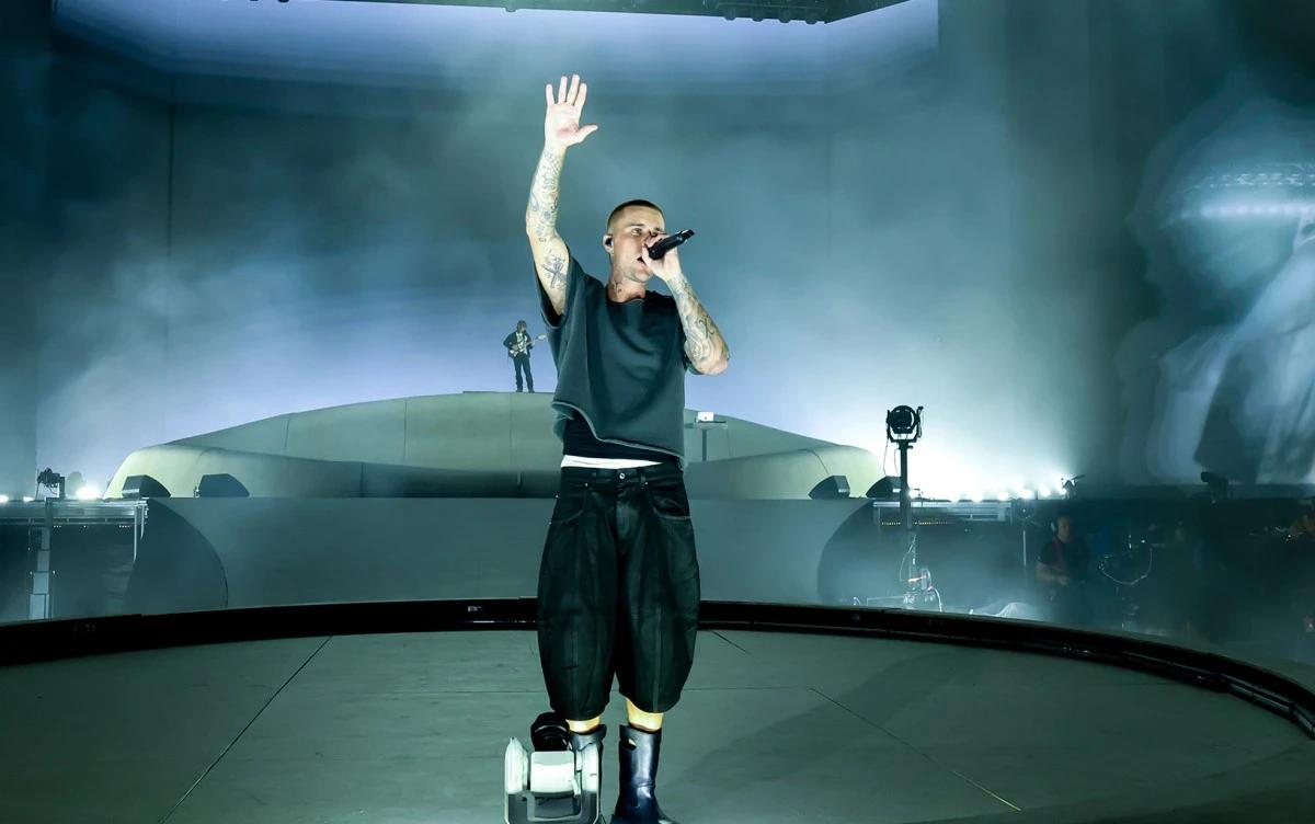 Justin Bieber يقلب السوشيال ميديا في Coachella: عرض بسيط يشعل الجدل