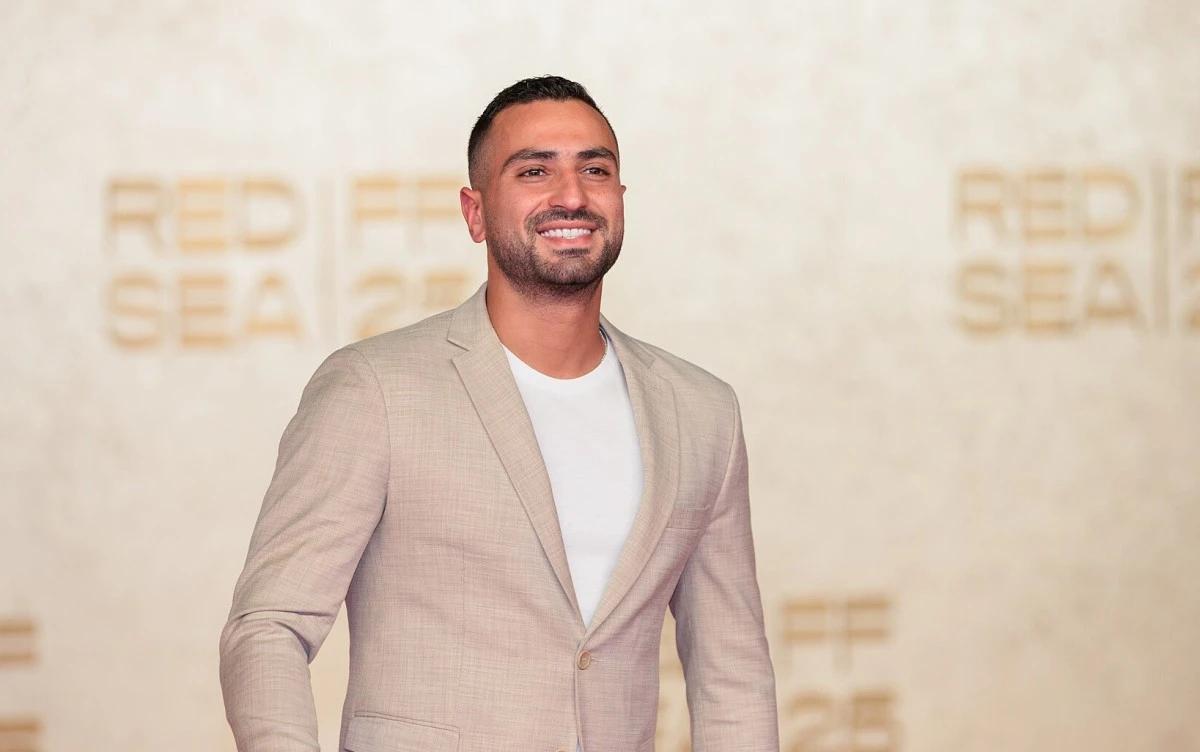 محمد الشرنوبي يحذف منشوراته ويكتفي بـ"مكعب روبيك"