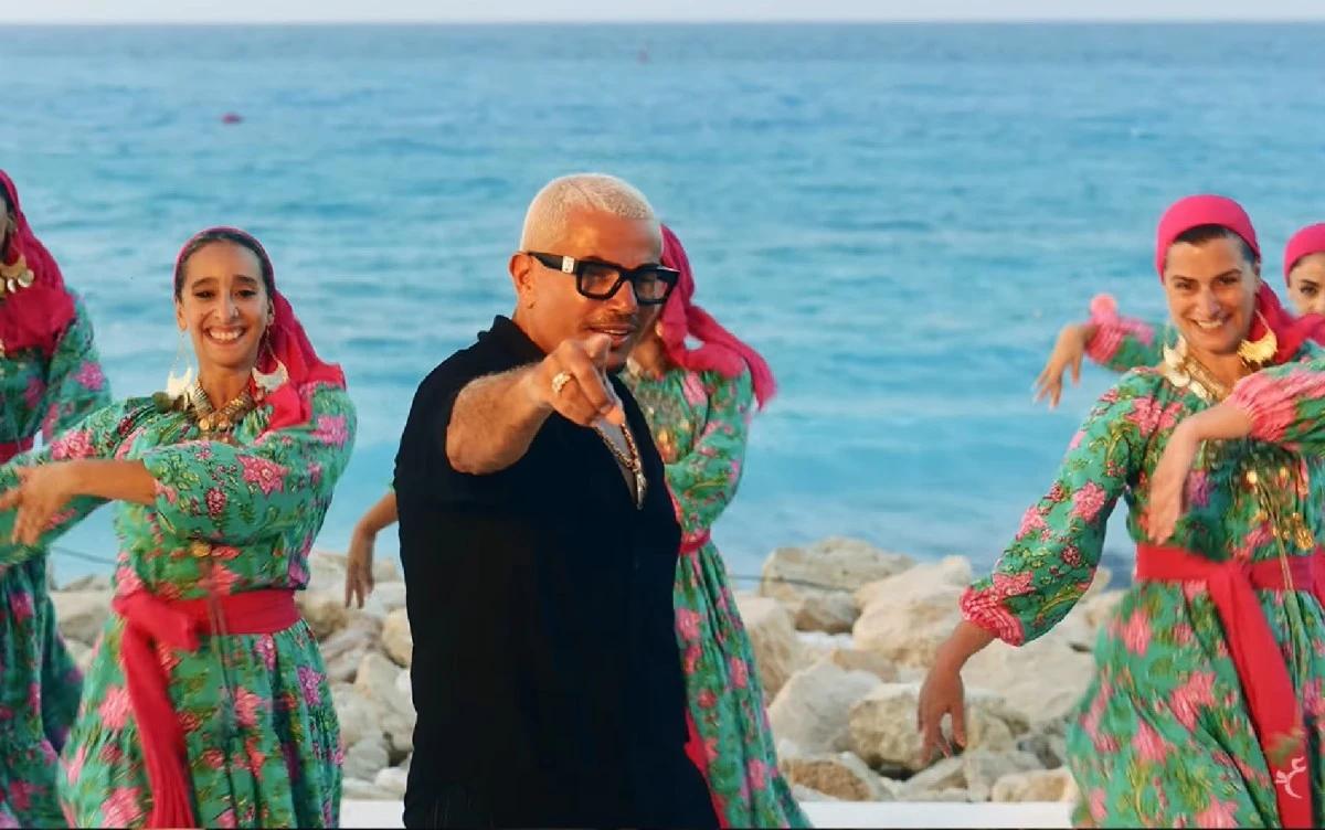 عمرو دياب يجمع الريف المصري والساحل الشمالي في كليب "لولا البنات"