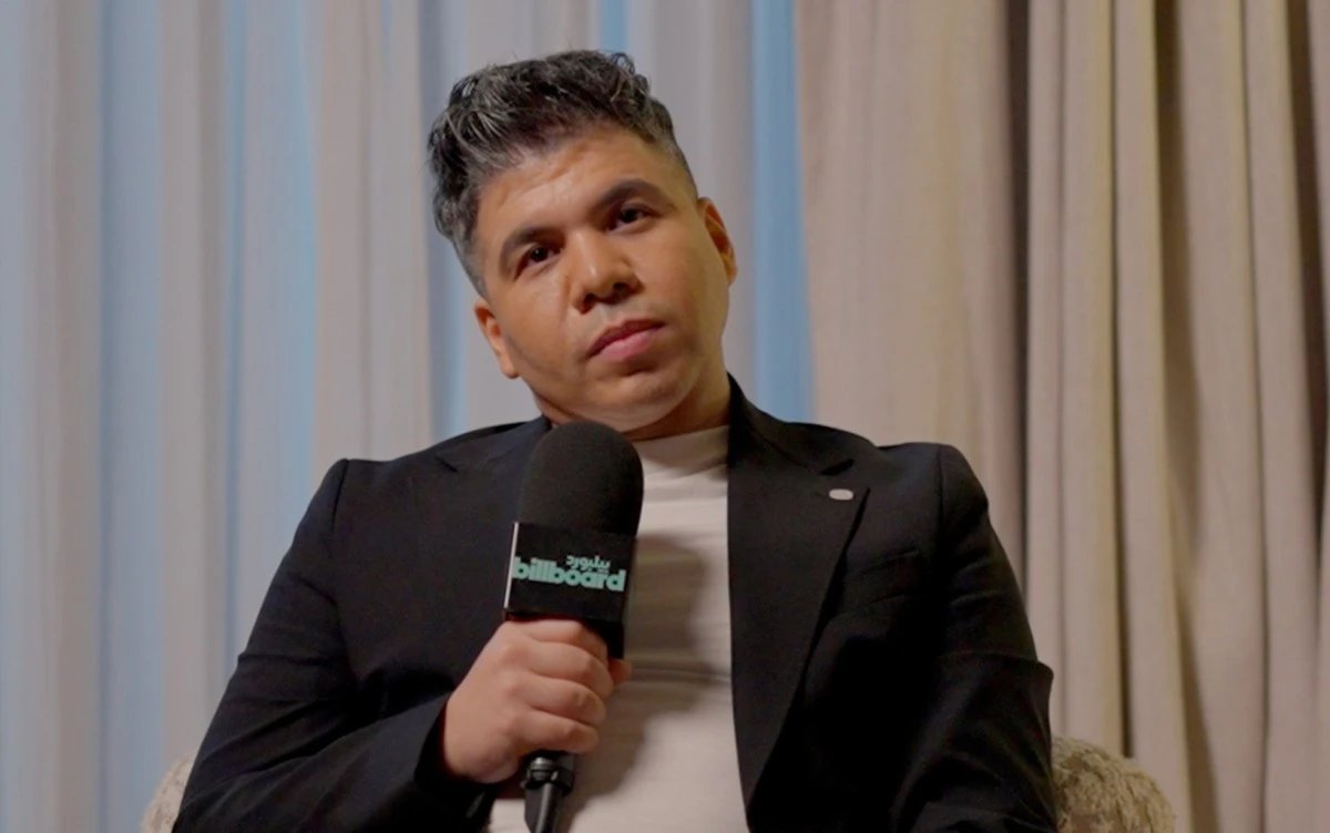 عمر كمال لبيلبورد عربية عن جدل ألبومه الجديد: "أنا من مدرسة محمد فؤاد"