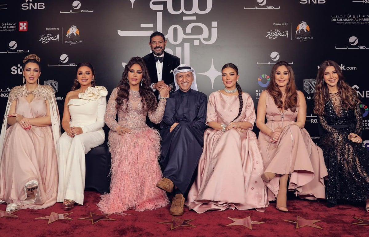 نانسي عجرم واليسا وأصالة وأحلام وأنغام وأسماء لمنور يتوسطهم سالم الهندي (روتانا)