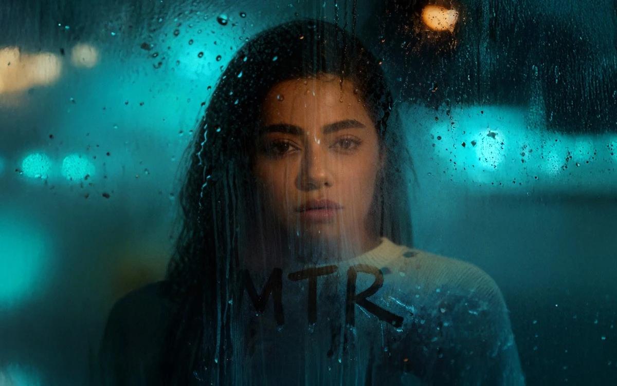 رحمة رياض تستقبل الشتاء بـ"مطر"