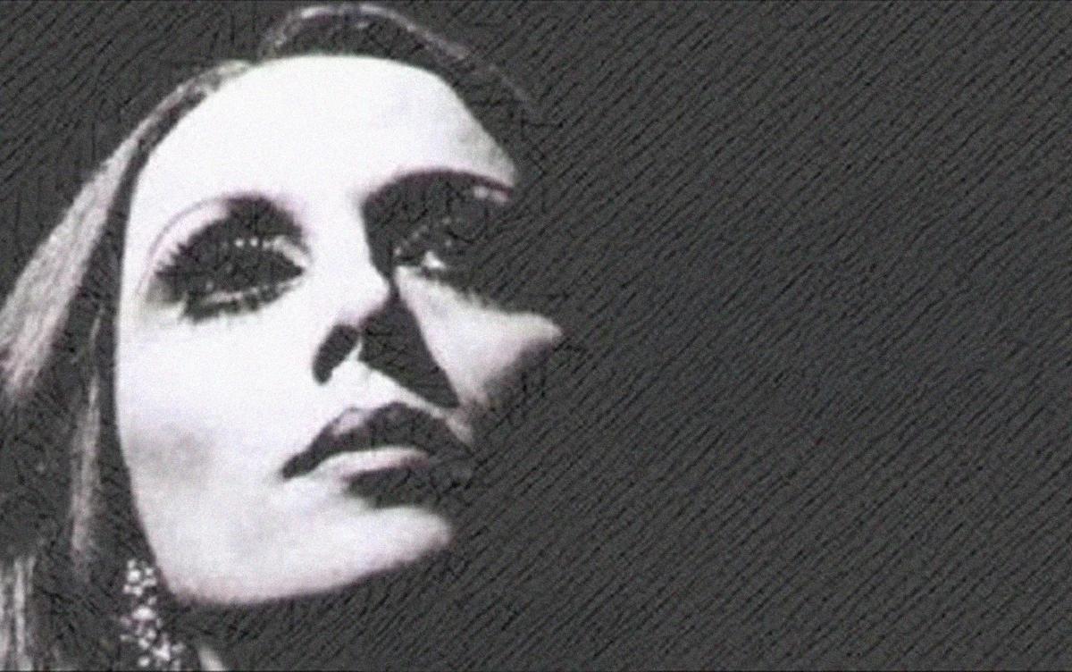 فيروز الحزينة.. الأم تكسر "هالة الأسطورة"