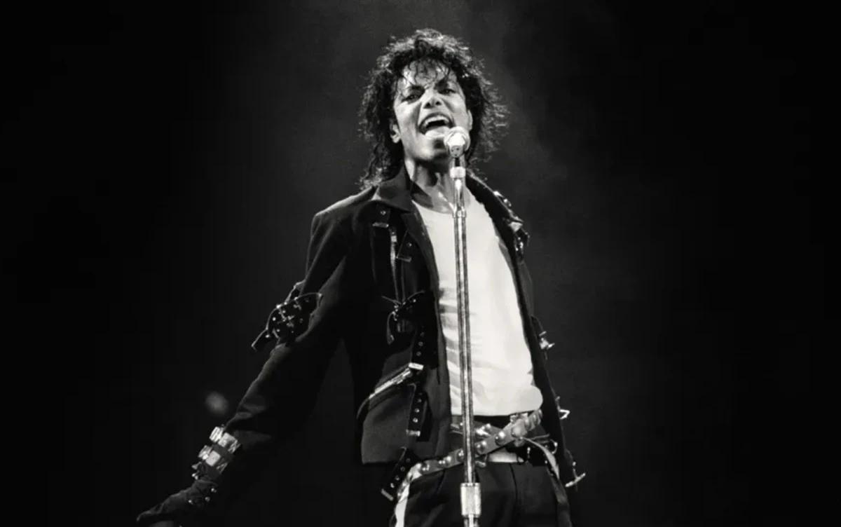 أغنية “Billie Jean” لمايكل جاكسون تتصدر Billboard Global 200