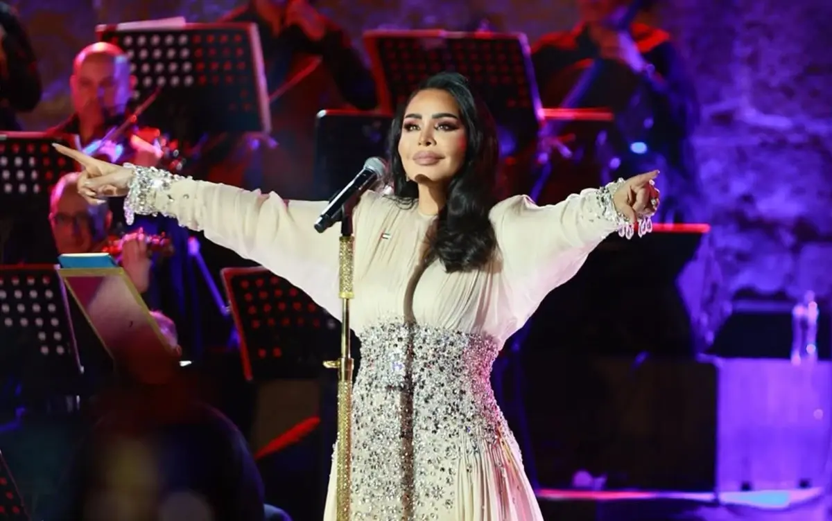 الفنانة أحلام على مسرح مهرجان قرطاج