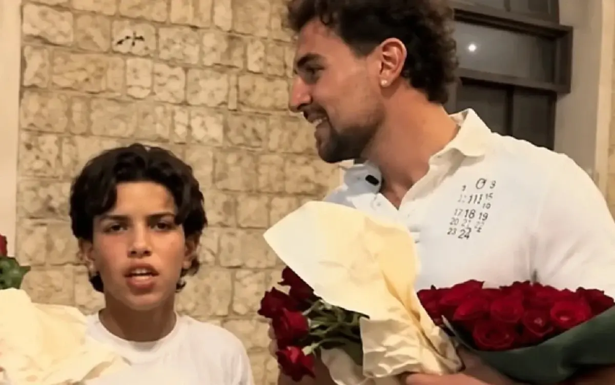 سانت ليفانت مع بائع الورد