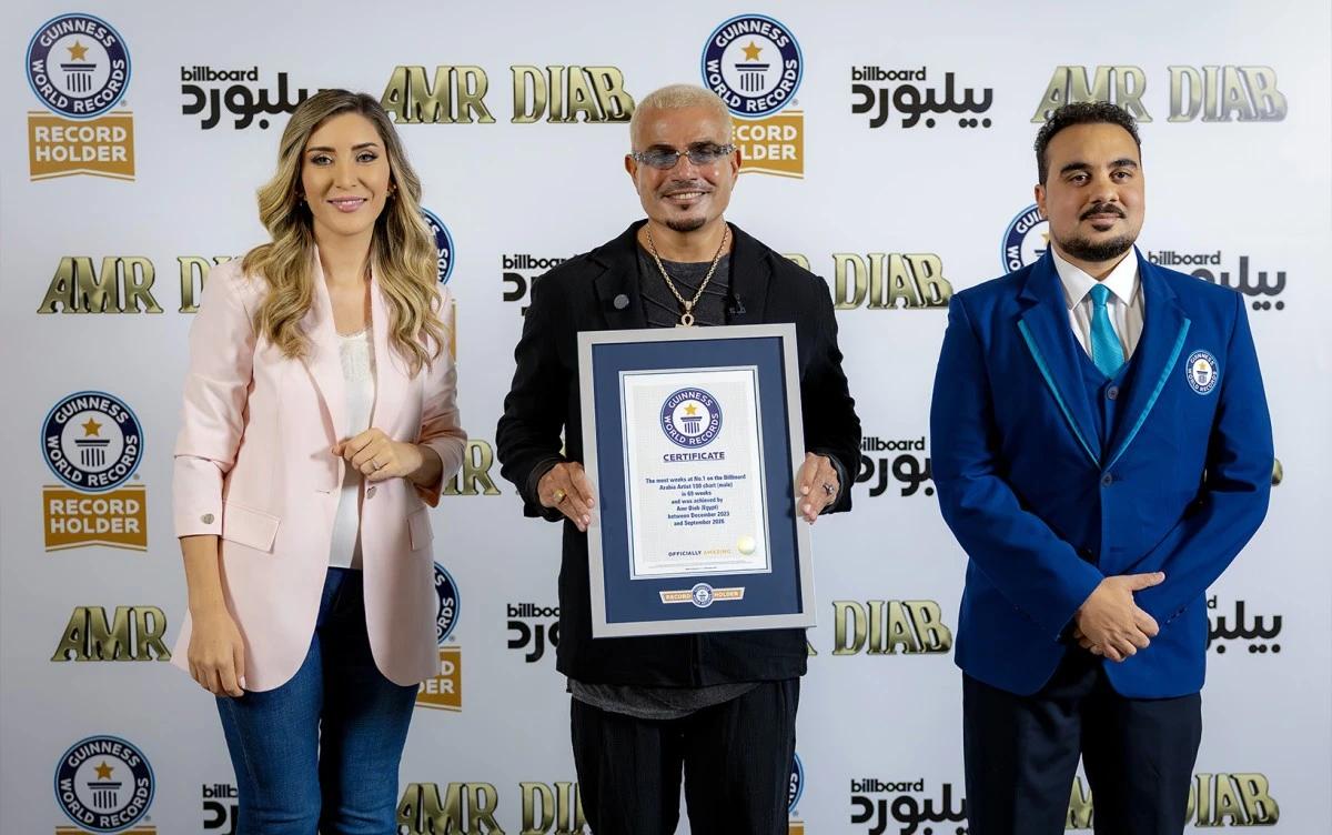 عمرو دياب مكللًا بلقب غينيس للأرقام القياسية.. ويعلّق على صدارة قوائم بيلبورد عربية
