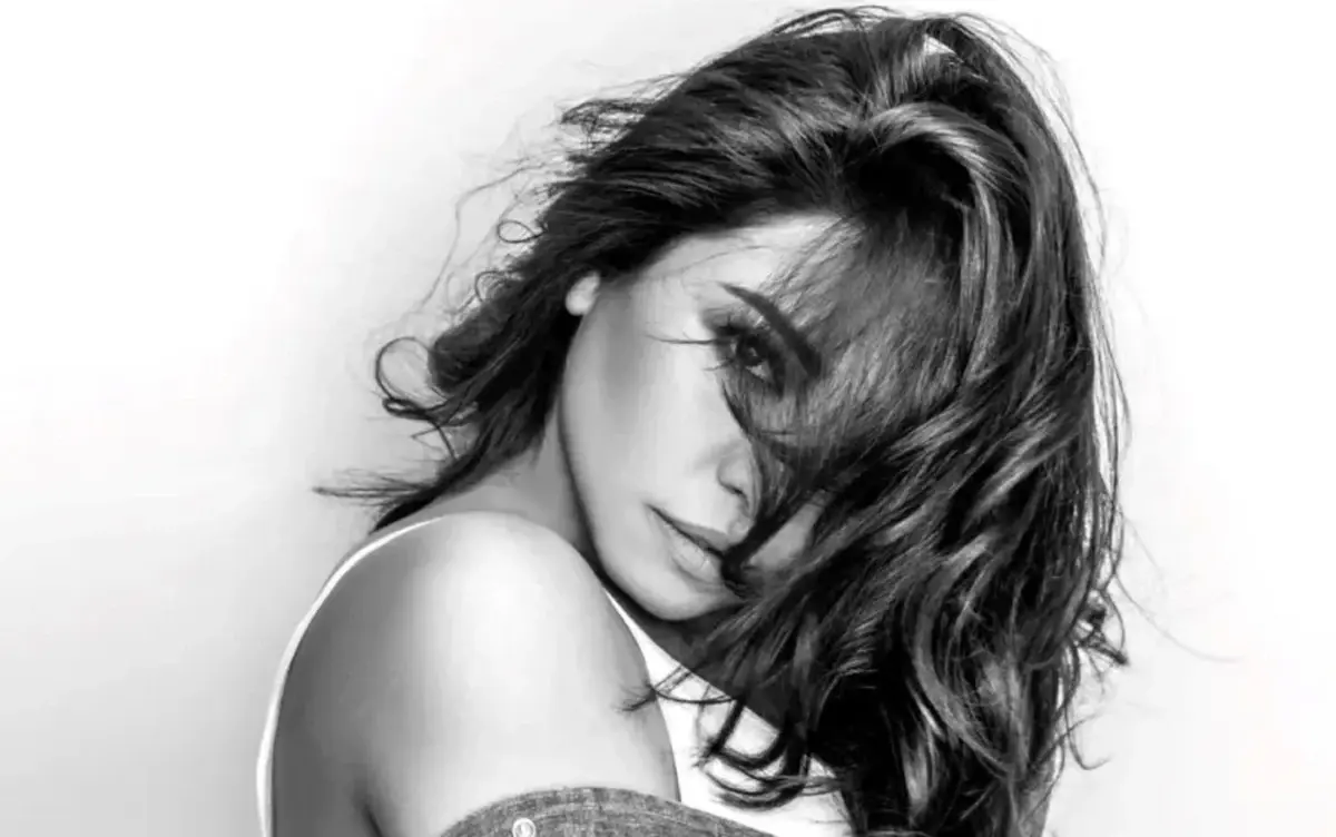 شيرين تعود بأغنيتين بدلًا من واحدة بصحبة Warner Music